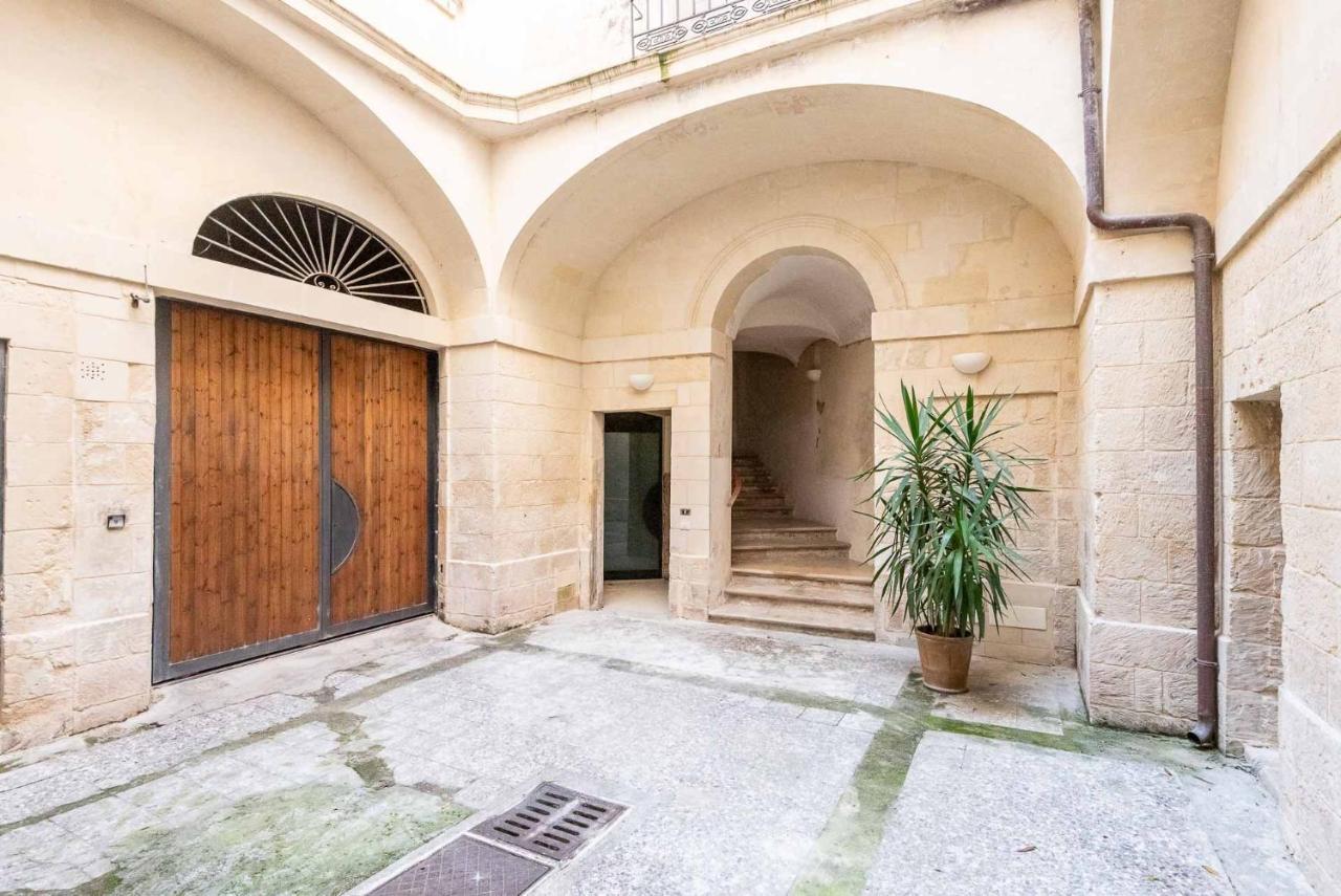 Terzo Campanello - Terrazza Nel Centro Storico Apartment Lecce Bagian luar foto